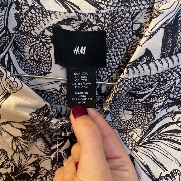 H&M Men’s snake and floral print collared shirt - Picture 4 of 6